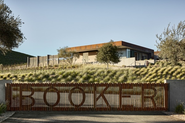 [호텔앤레스토랑 2026년 3월호] 부커 빈야드 - 손진호 교수의 와인 PICK